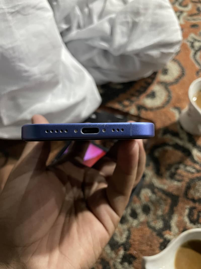 Apple iPhone 16 mint condition 4