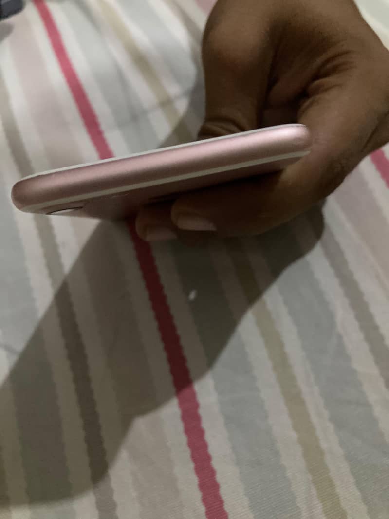 Apple iPhone 7 2