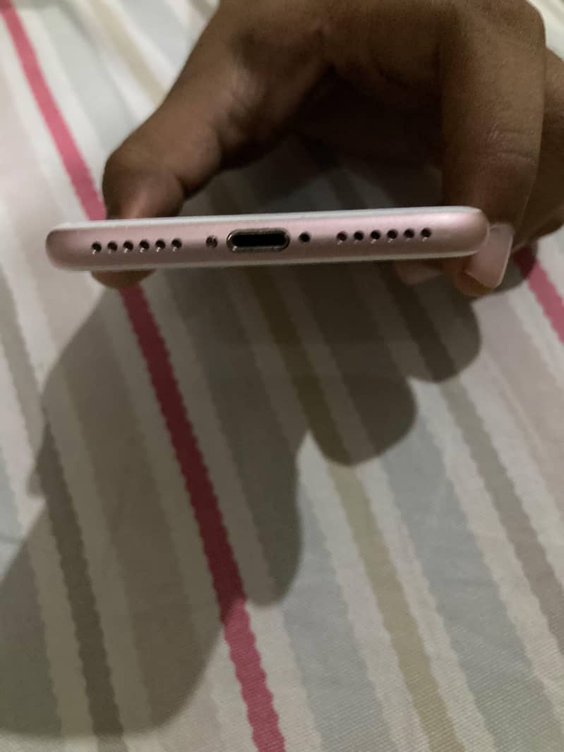 Apple iPhone 7 3