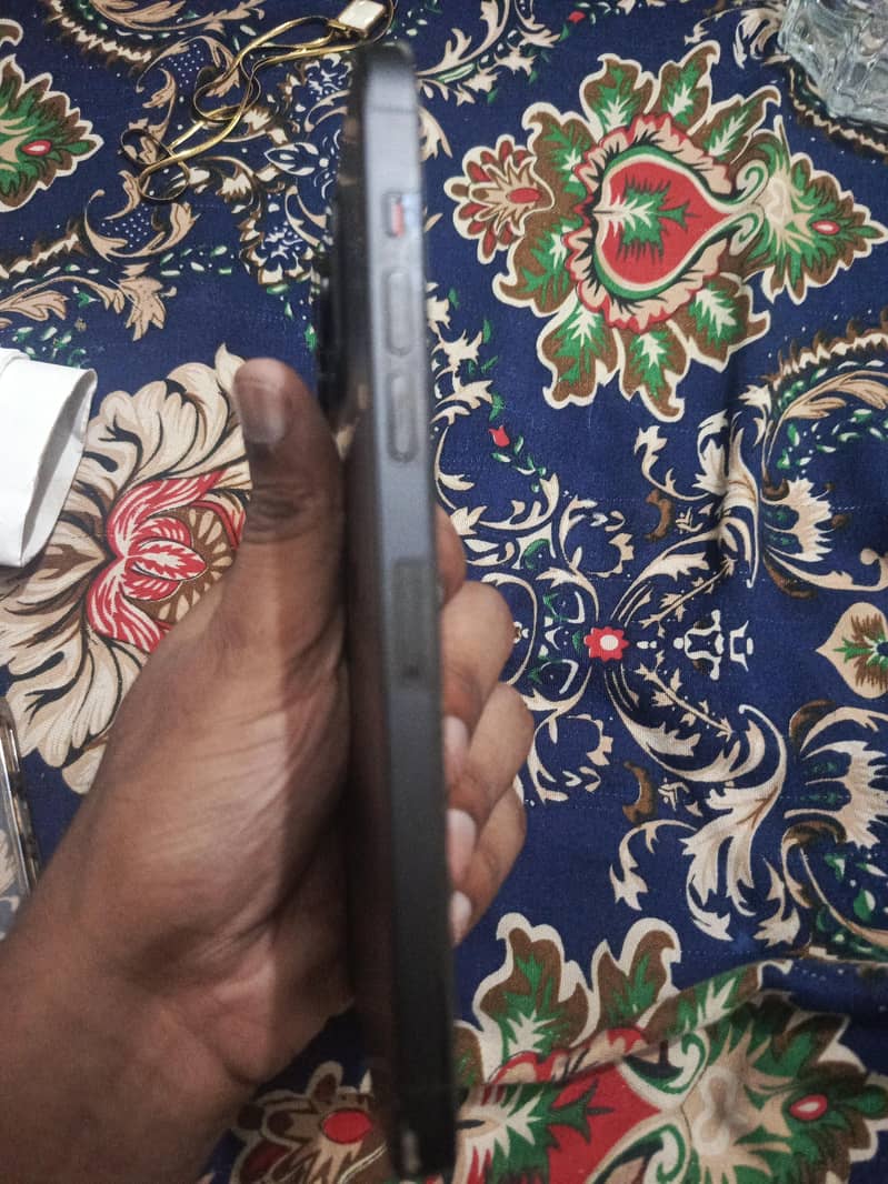 Apple iPhone 14 Pro Max 2
