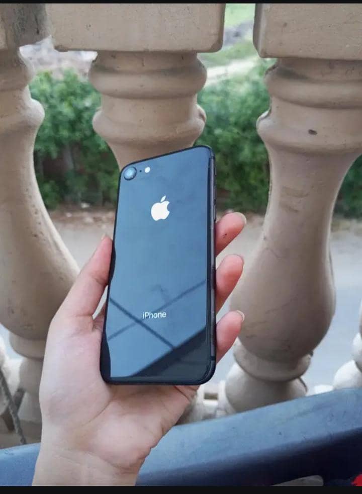 Apple iPhone 8 4
