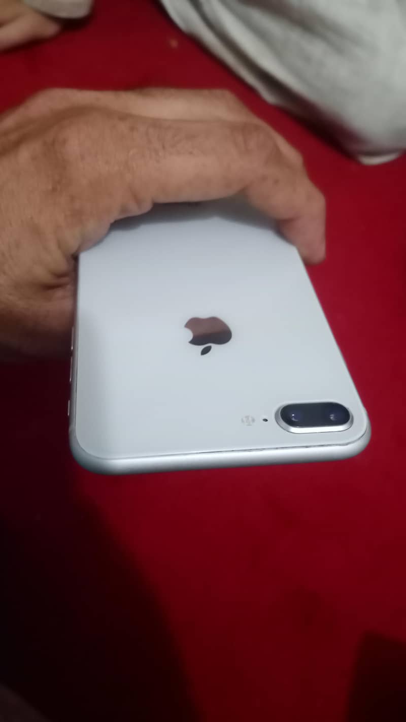 Apple iPhone 8 Plus 2