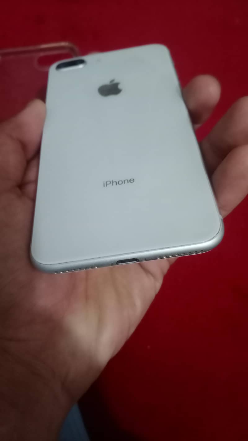 Apple iPhone 8 Plus 3