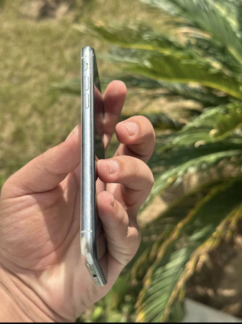 Apple iPhone X 3