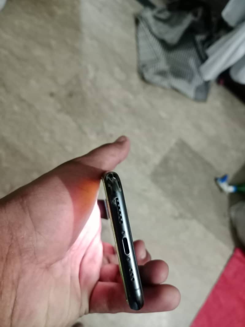 Apple iPhone XS 1