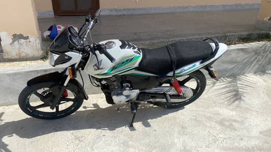 HONDA CB-125F in Rare White Colour