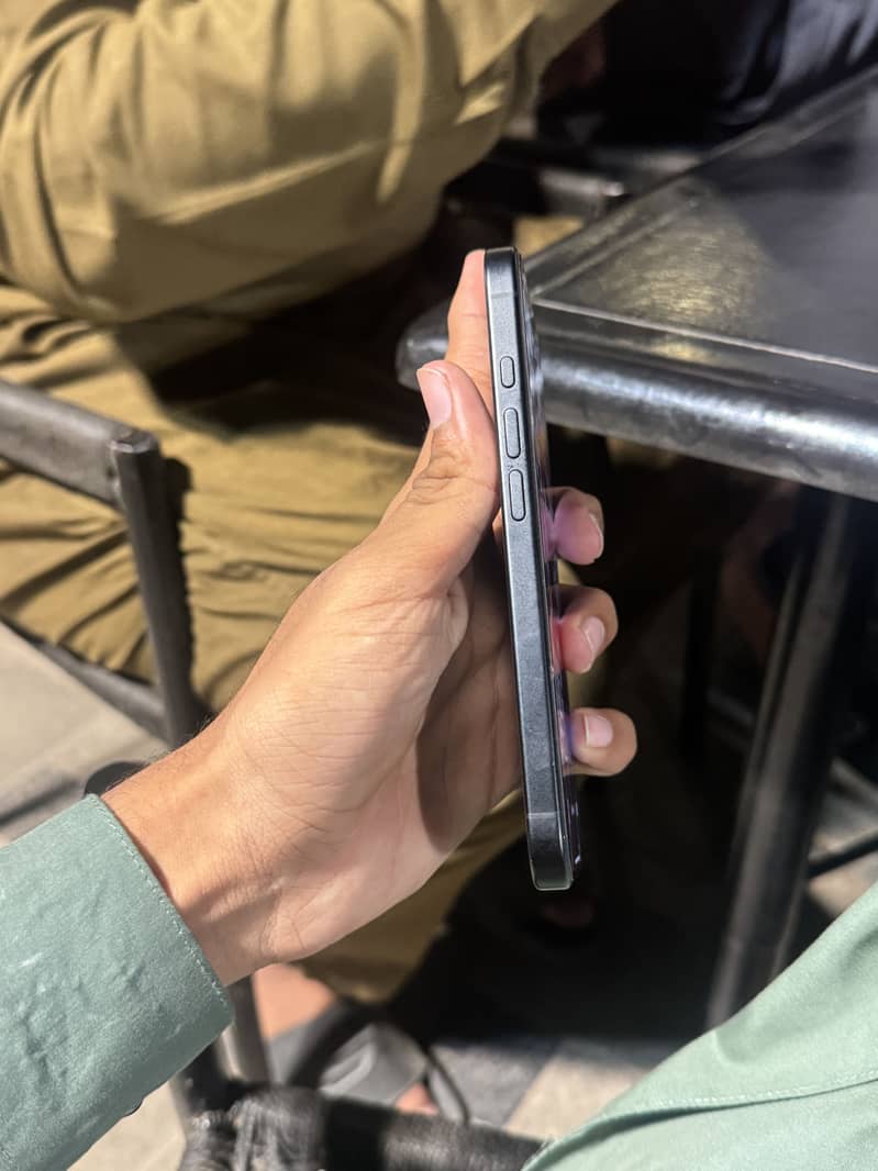 Apple iPhone 16 1