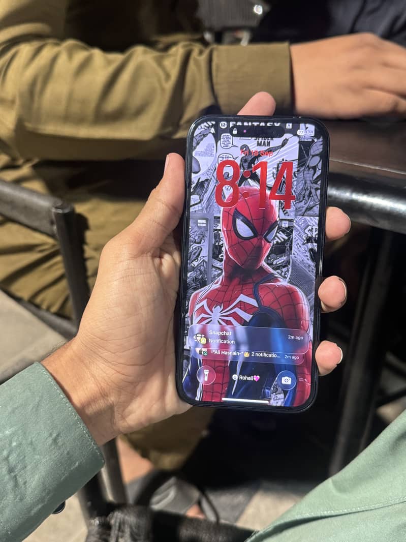 Apple iPhone 16 2
