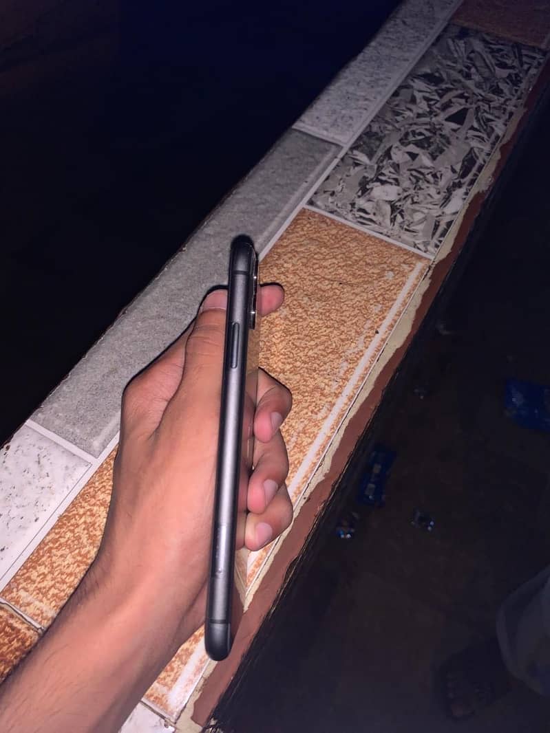 Apple iPhone 11 3