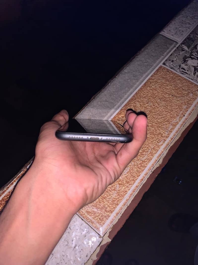 Apple iPhone 11 4