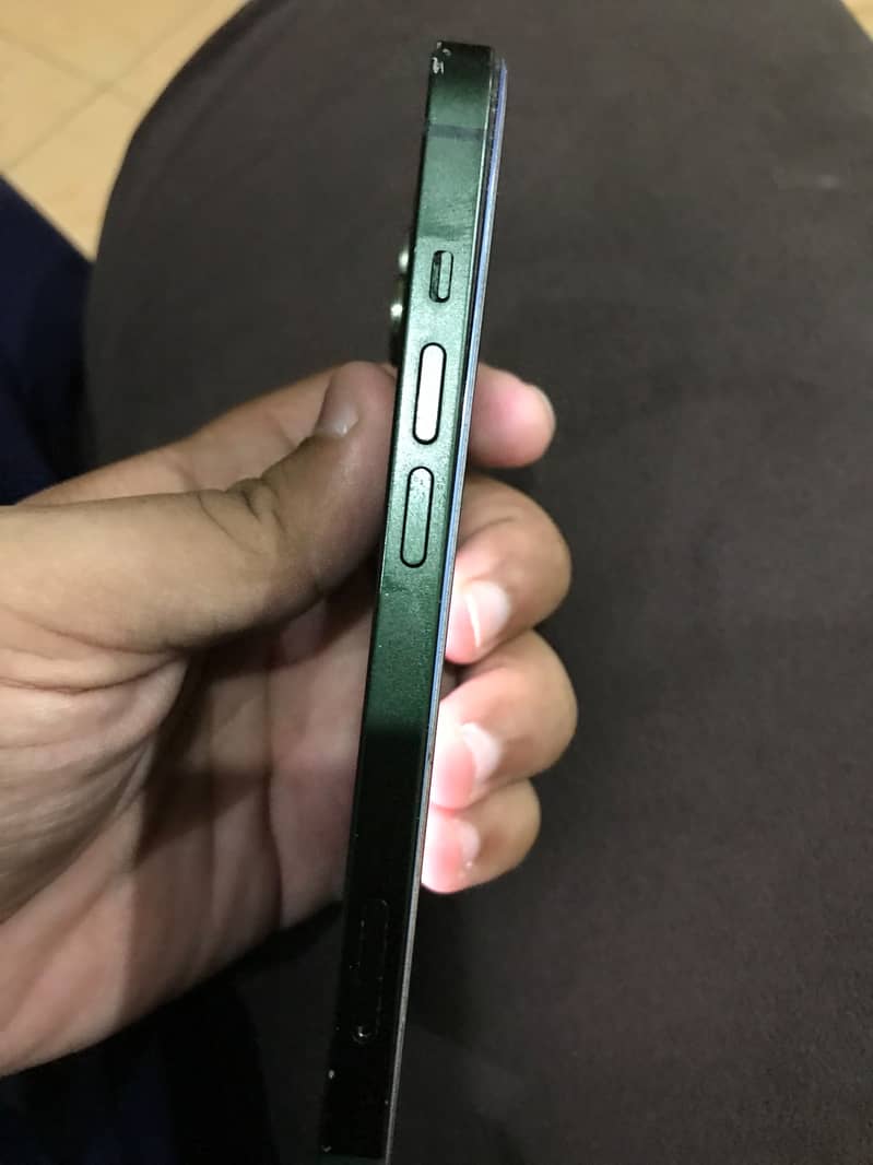 Apple iPhone 13 4