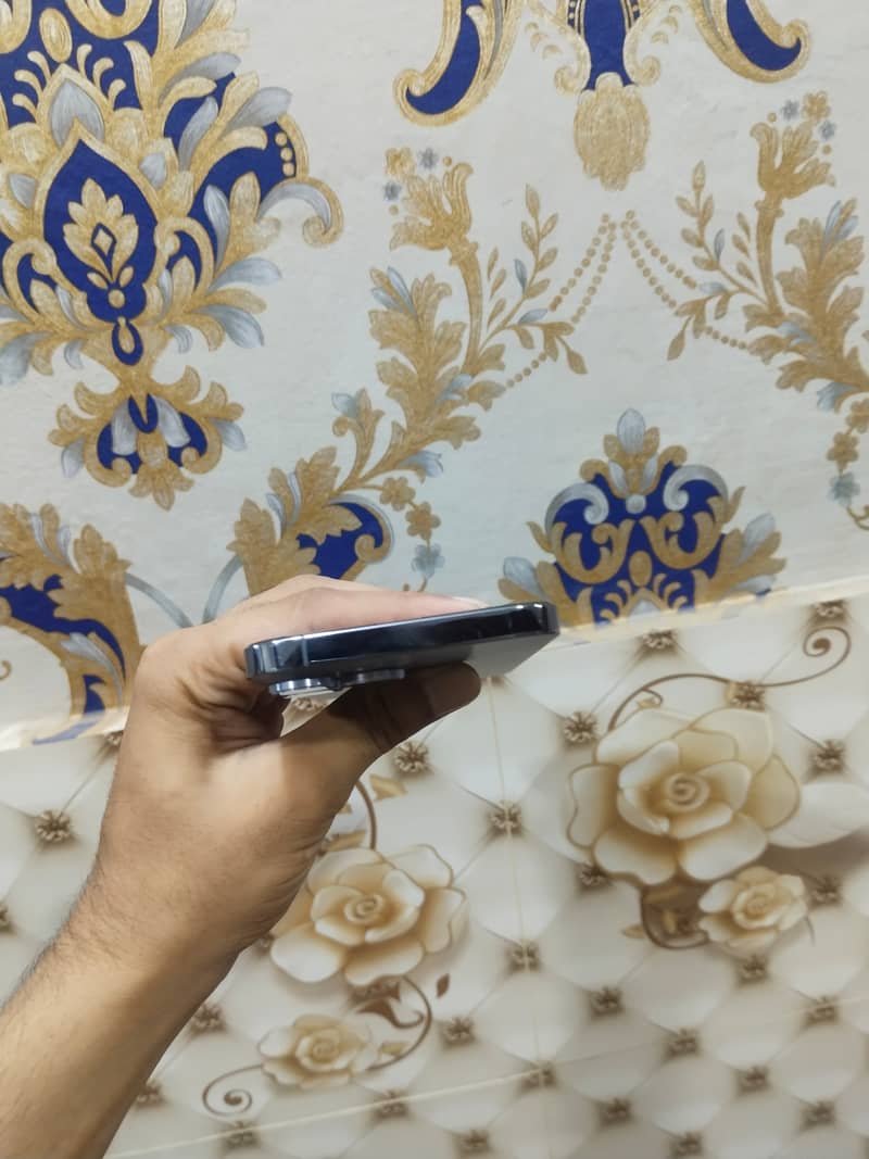 Apple iPhone 13 Pro Max 4