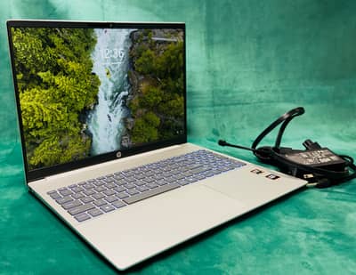 HP OmniBook5 NextGen AI 16, AMDRyzn AI 5, TouchScrn,16GB Ram,512GB SSD