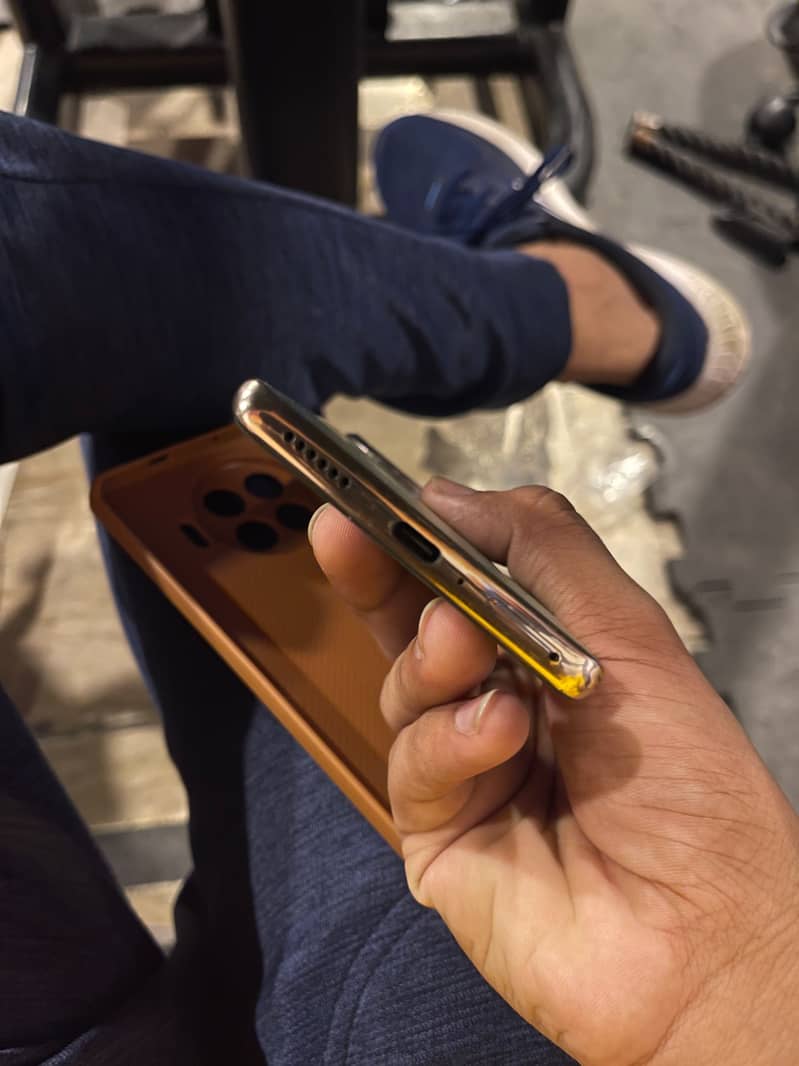 Tecno Spark 20 Pro Plus 2