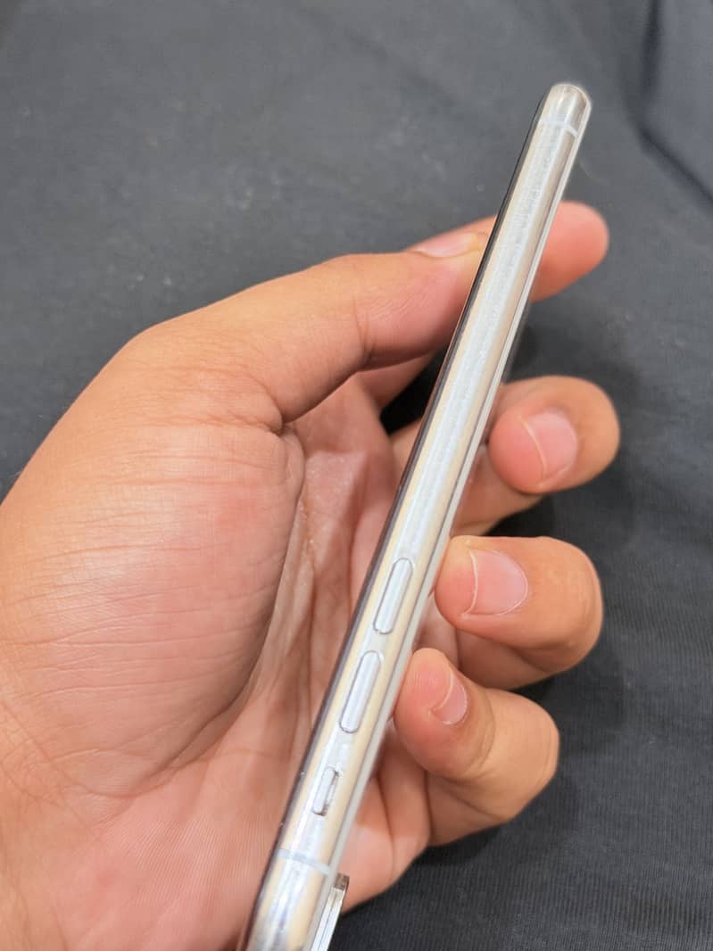 Apple iPhone X 5