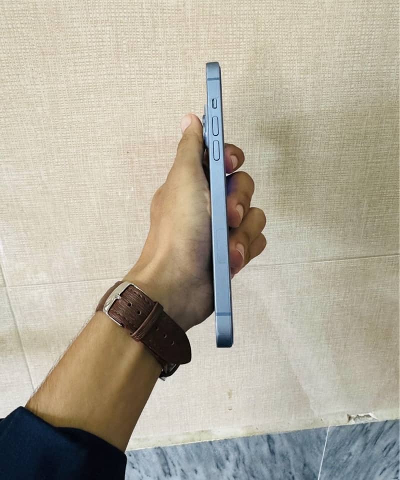 Apple iPhone 14 5