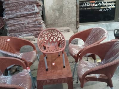 Brand new table withe 4 chaires