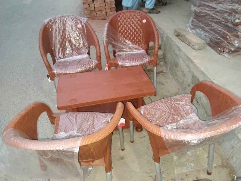 Brand new table withe 4 chaires 1