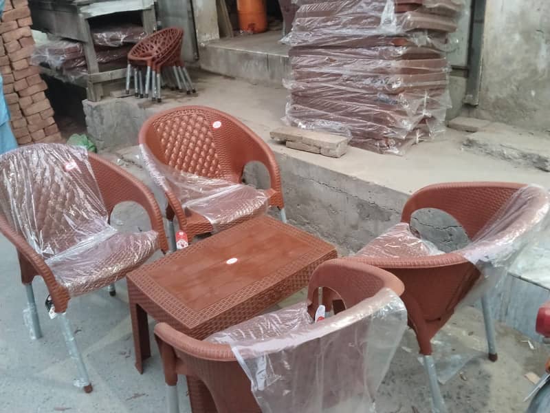 Brand new table withe 4 chaires 2