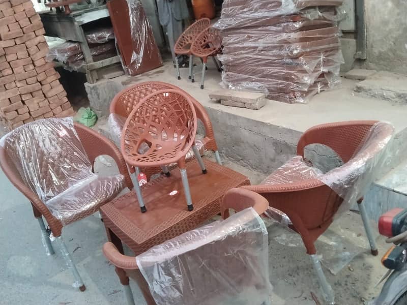 Brand new table withe 4 chaires 5