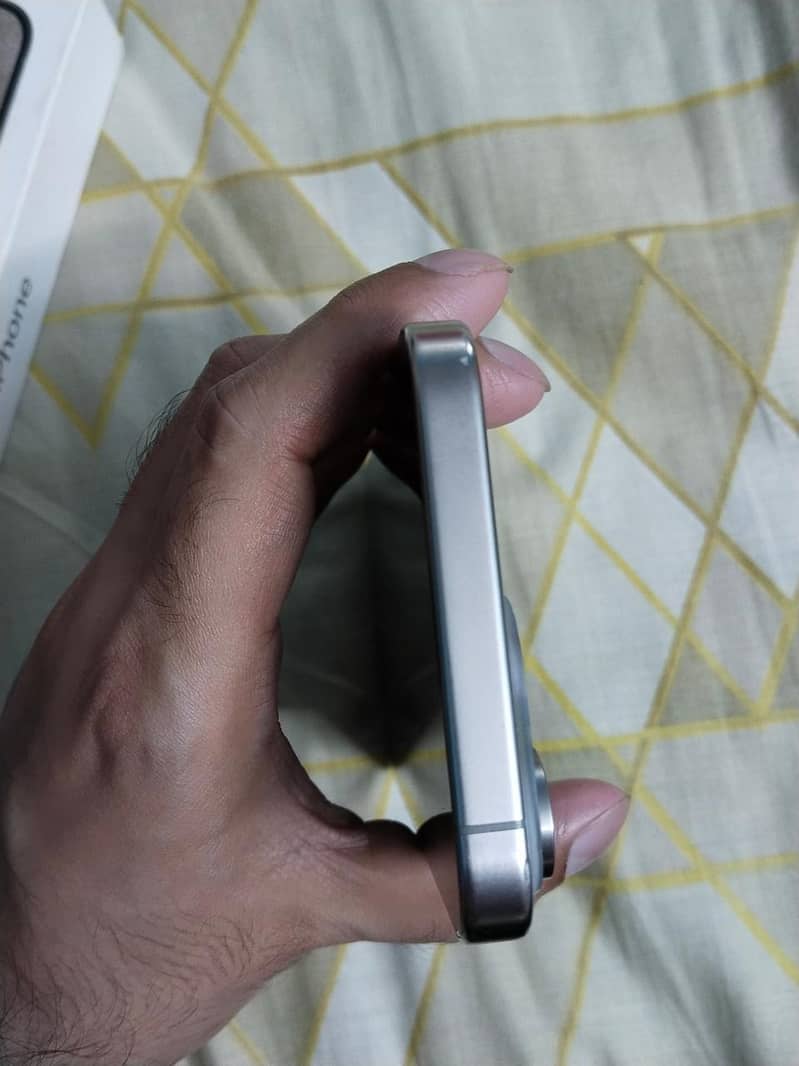 Apple iPhone 15 Pro Max 3