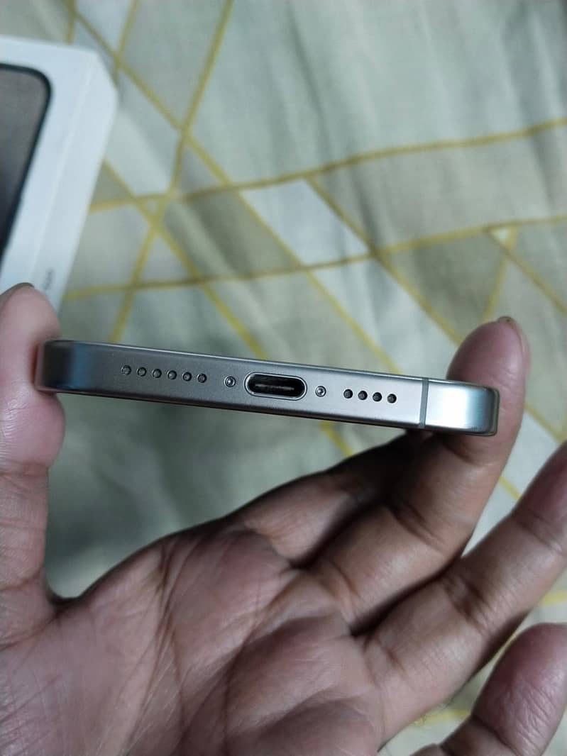 Apple iPhone 15 Pro Max 4