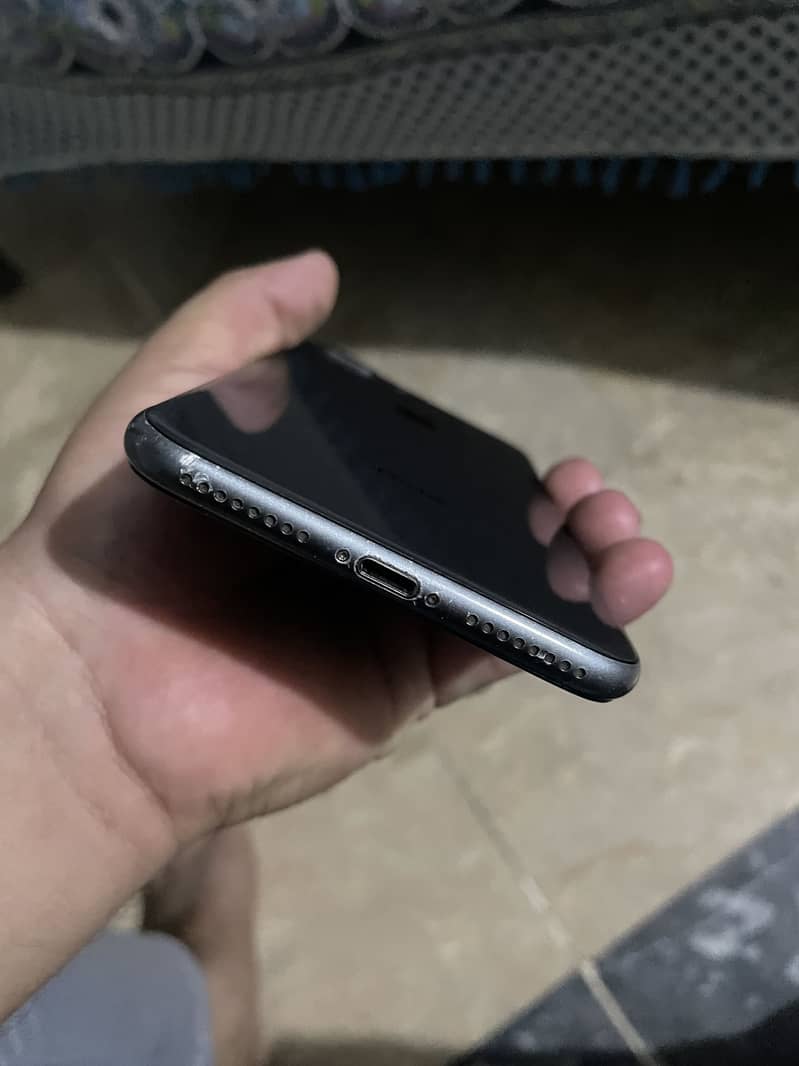 Apple iPhone 8 Plus 1