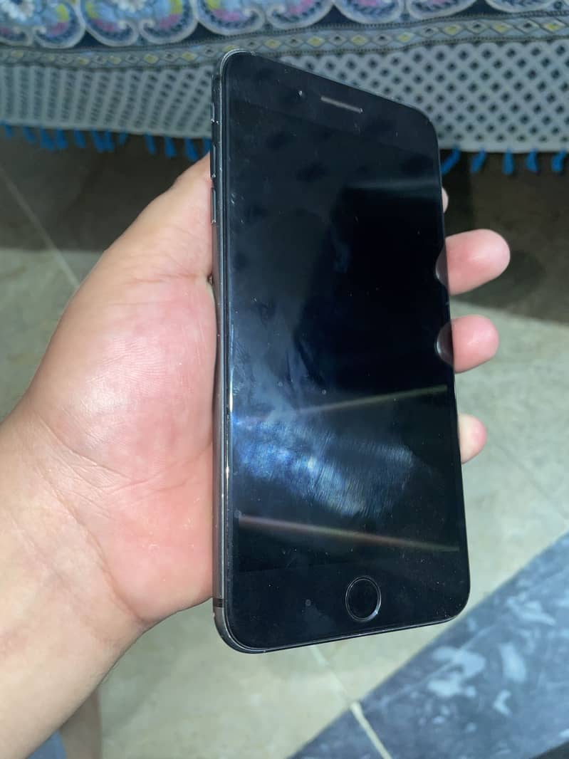 Apple iPhone 8 Plus 2