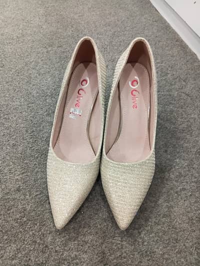 clive brand new shoes sirf 2 ghanty used