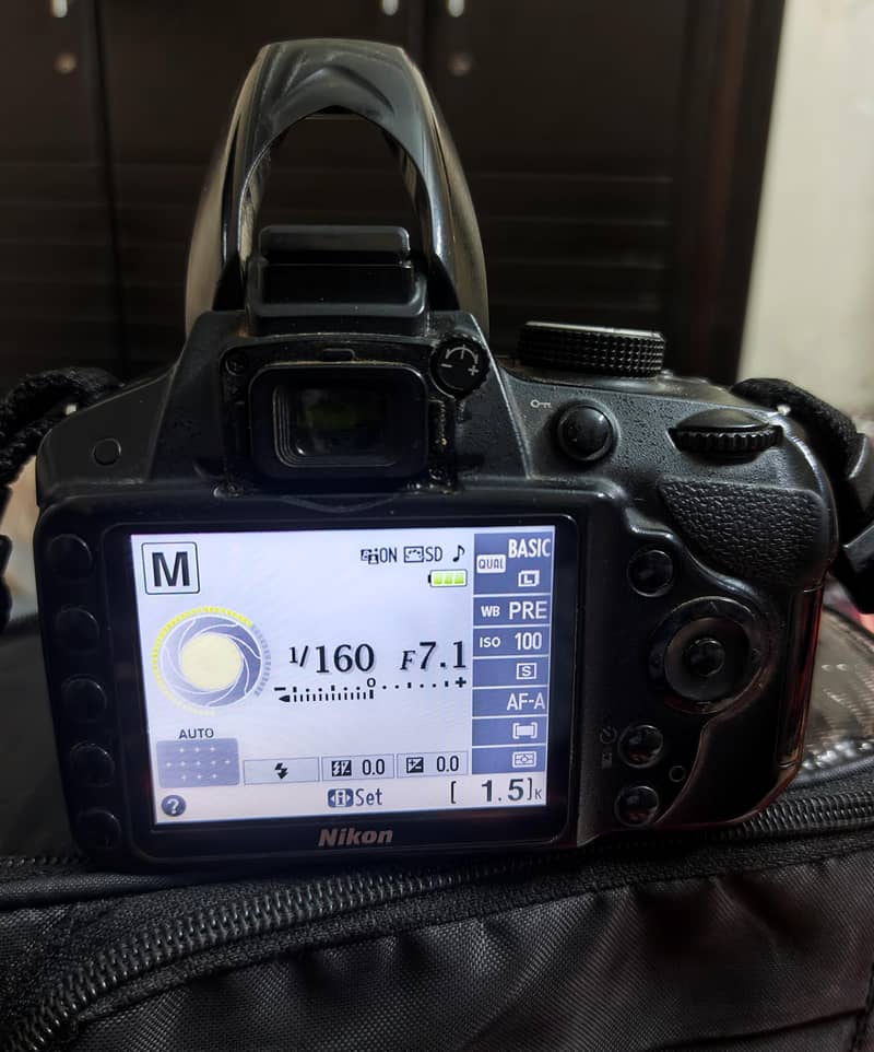 Nikkon - D3200 0