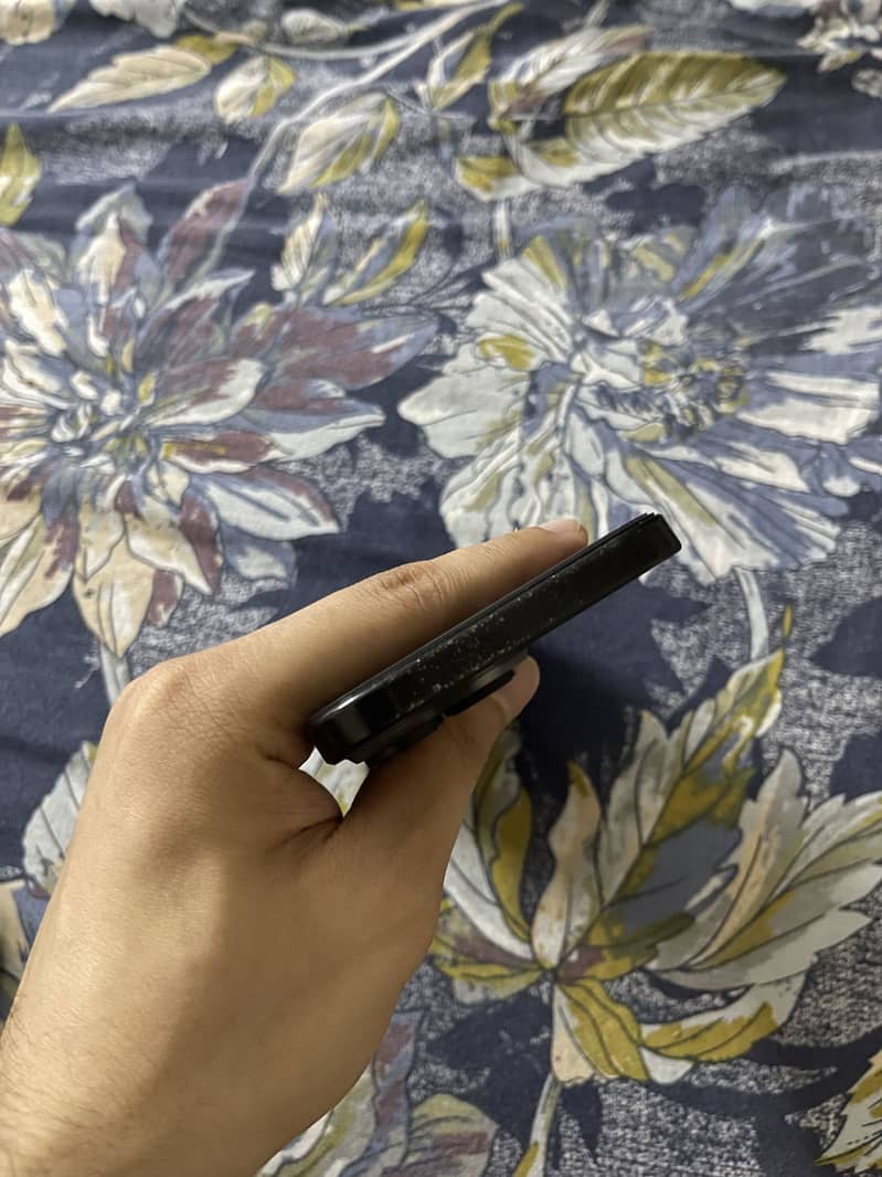 Apple iPhone 16 Pro Max 1
