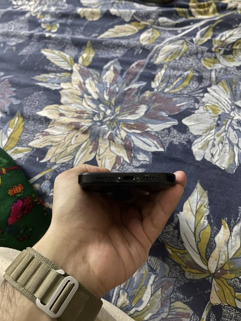 Apple iPhone 16 Pro Max 3