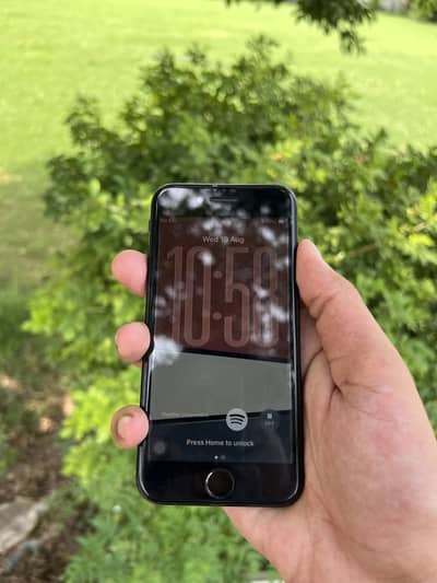 Apple iPhone SE