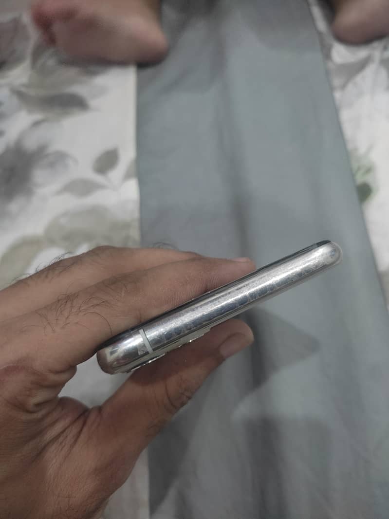 iphone 11 pro max sim working 1