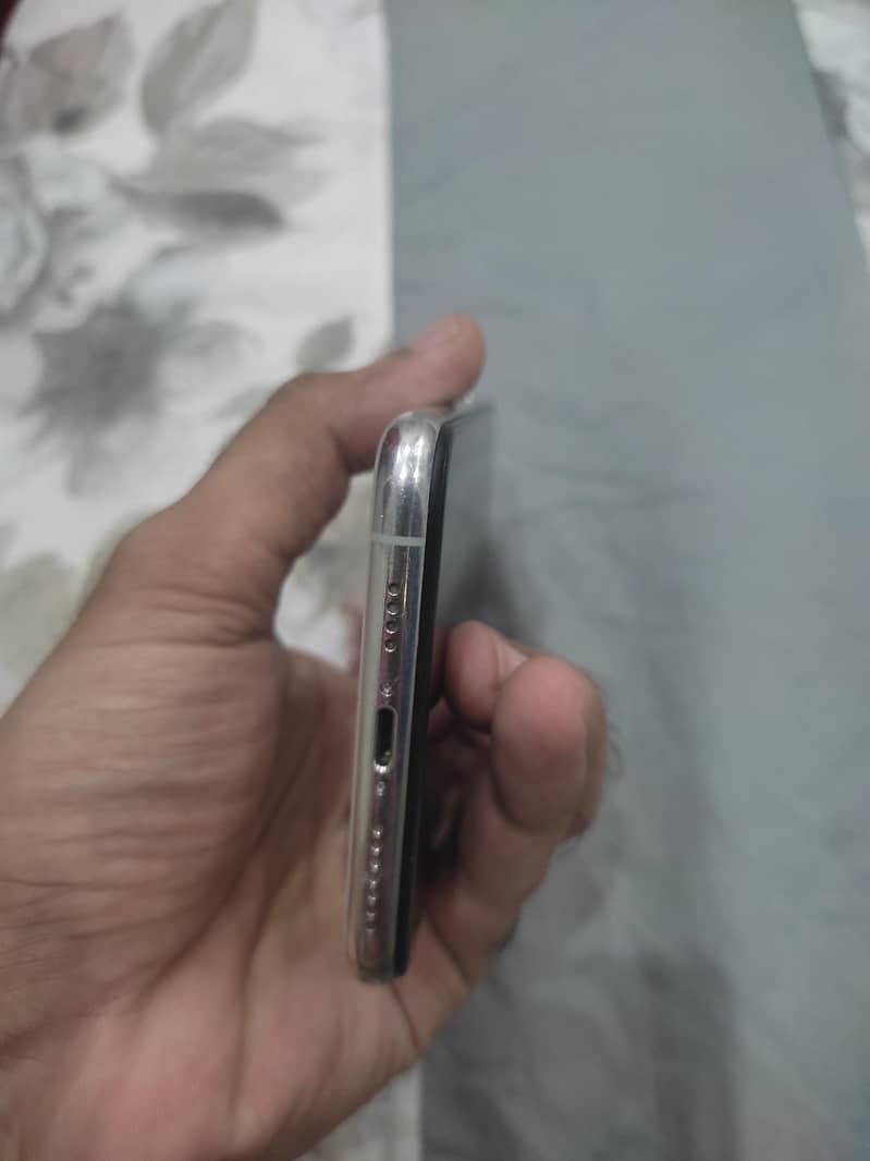 iphone 11 pro max sim working 3