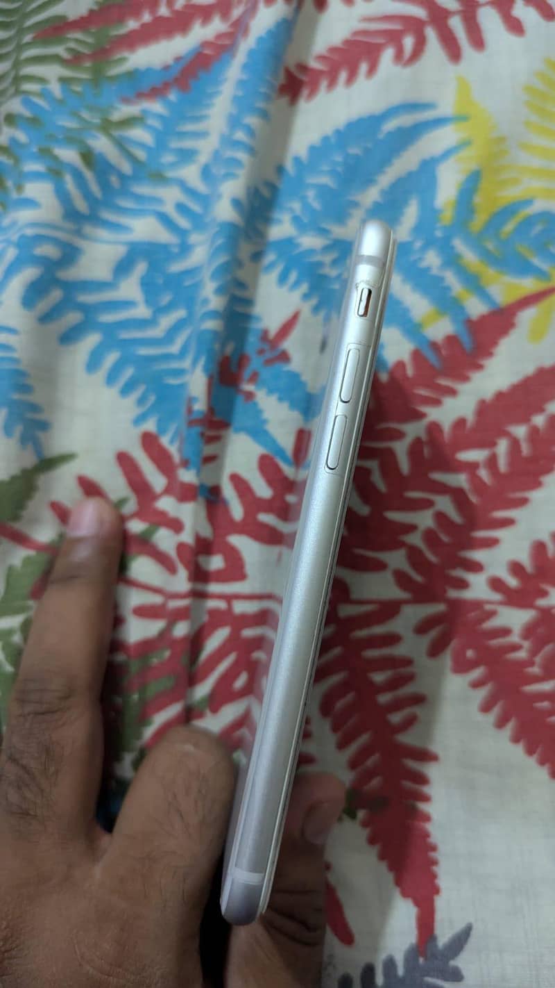 Apple iPhone 8 4