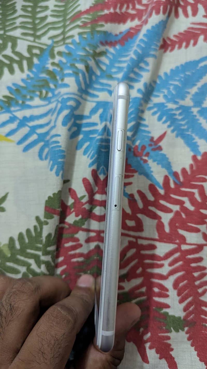 Apple iPhone 8 5