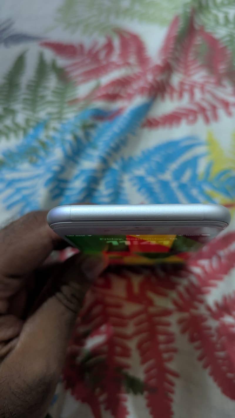 Apple iPhone 8 6