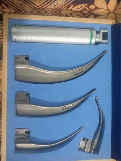 1= Laryngoscope 4 Blade's set 2= important Quality German SS