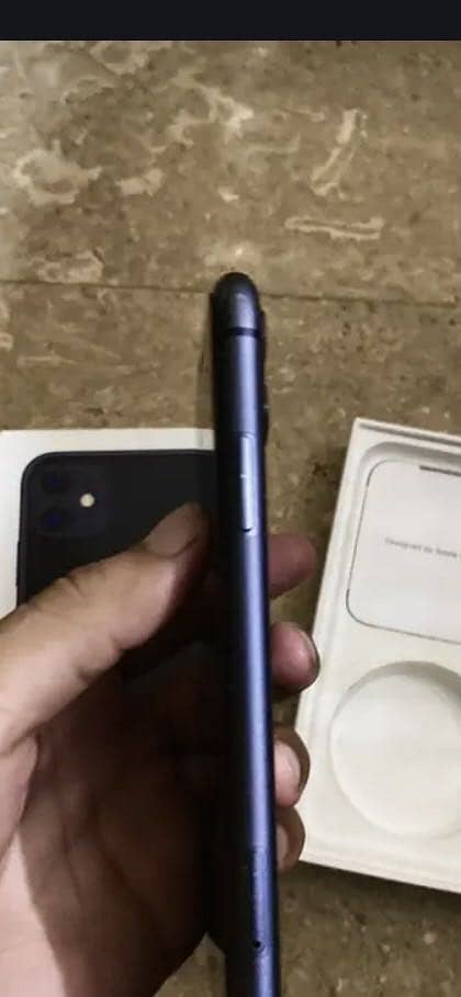 Apple iPhone 11 4