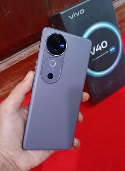 vivo v 40 5 G 12 256 gb memomery 10 by 10 condition official approved