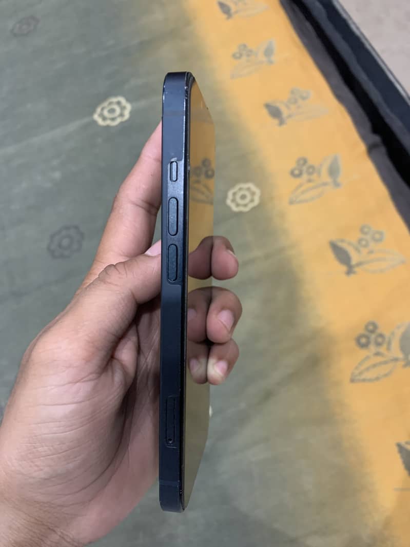 Apple iPhone 13 2