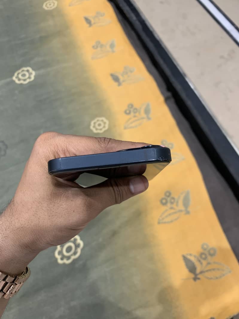 Apple iPhone 13 3