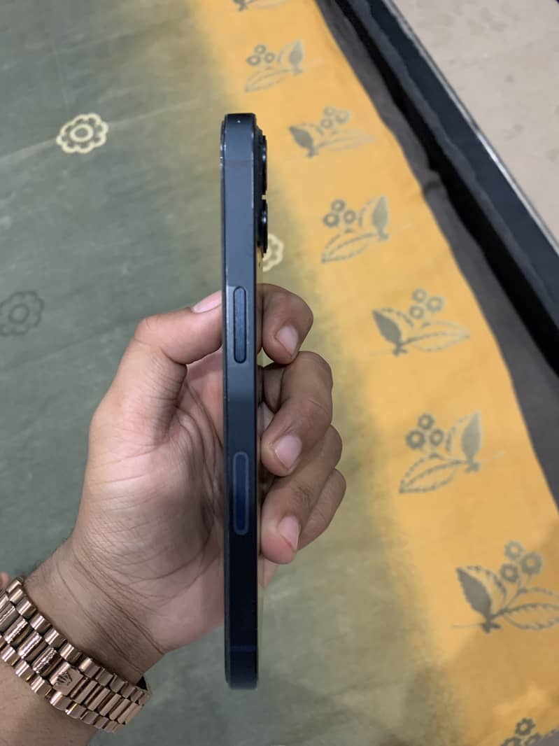 Apple iPhone 13 4