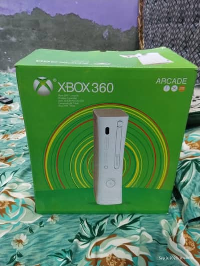 Xbox 360 slim with box