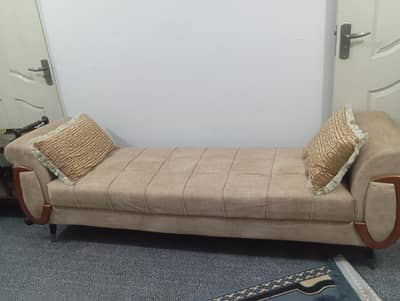 Elegant 3-Seater Sofa / Diwan – Excellent Condition