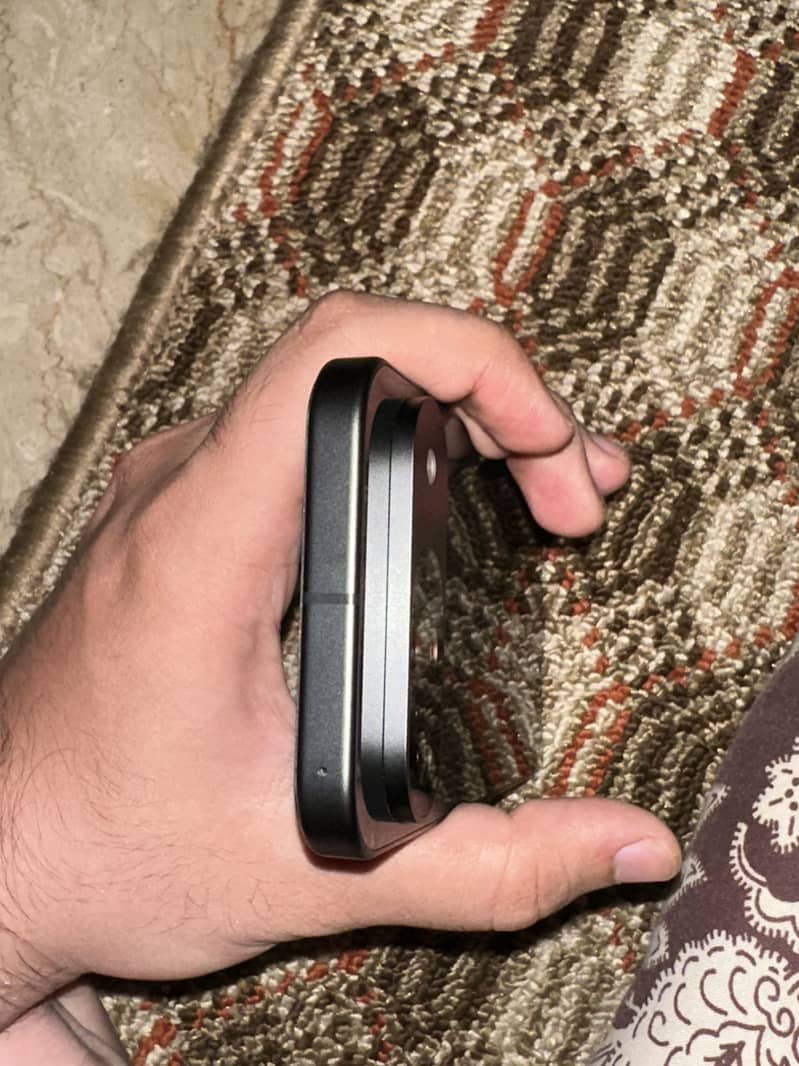 Google Pixel 9 5