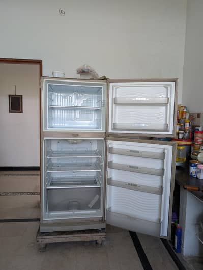 Used Dawlance Refrigerator – Excellent Condition | Like New Inside