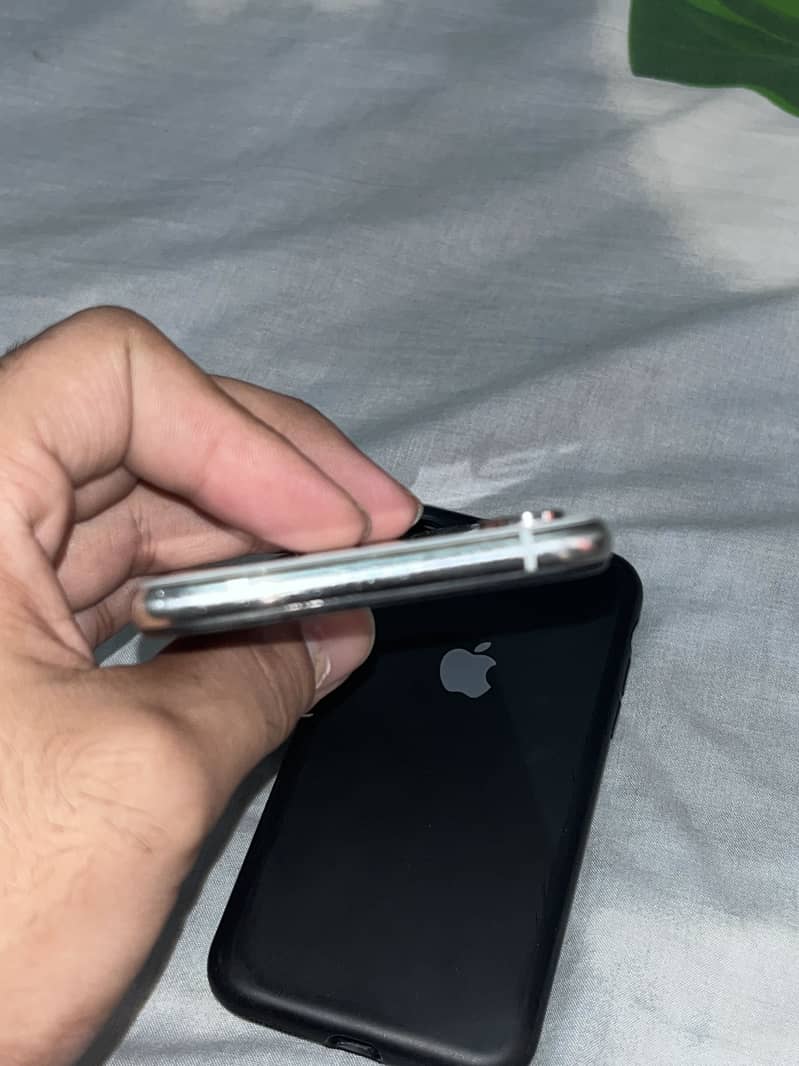Apple iPhone XS 1