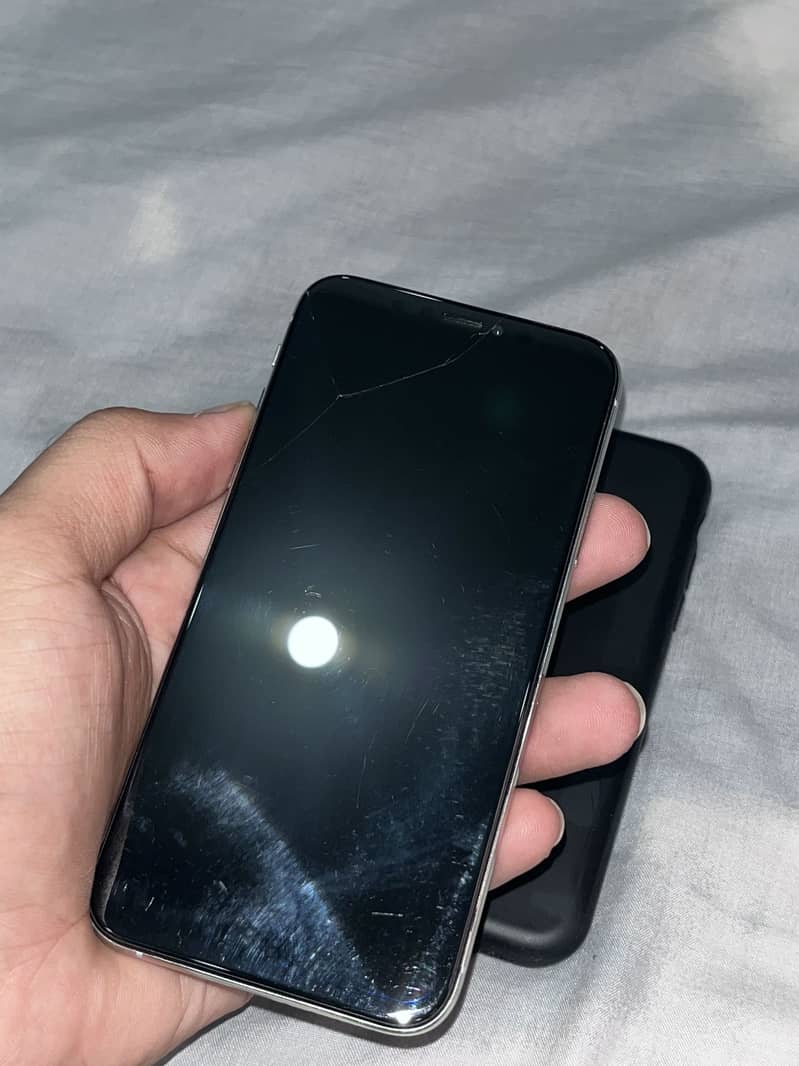 Apple iPhone XS 6